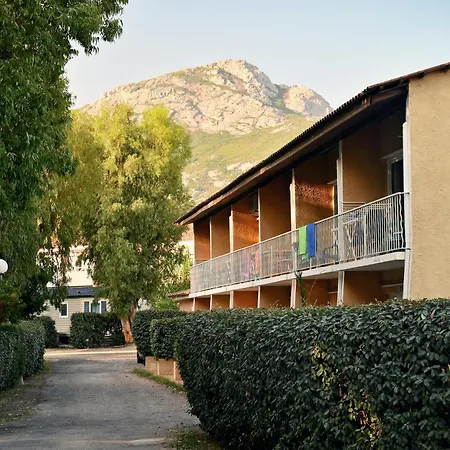 Les Castors Ξενοδοχείο με διαμερίσματα Καλβί