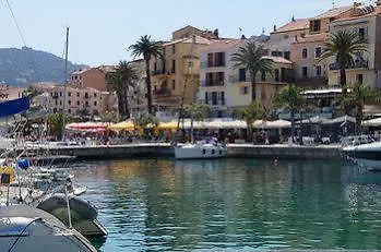 Les Castors Aparthotel Calvi (Corsica)