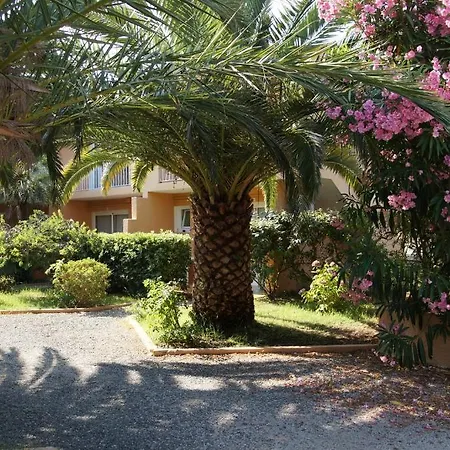 Les Castors Апарт-отель Кальви