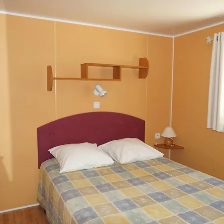 Les Castors Кальви