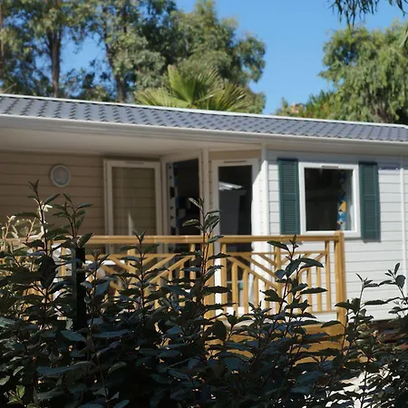 Les Castors Ξενοδοχείο με διαμερίσματα 2*