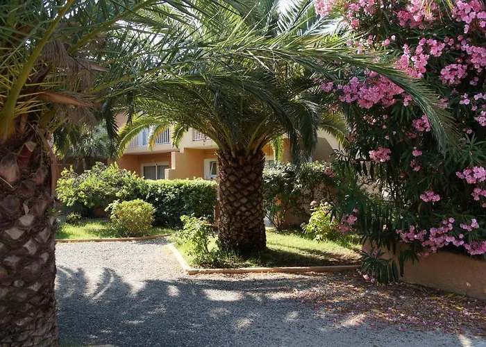 Les Castors Aparthotel Calvi (Corsica)